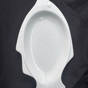 World porcelana fish shaped plate